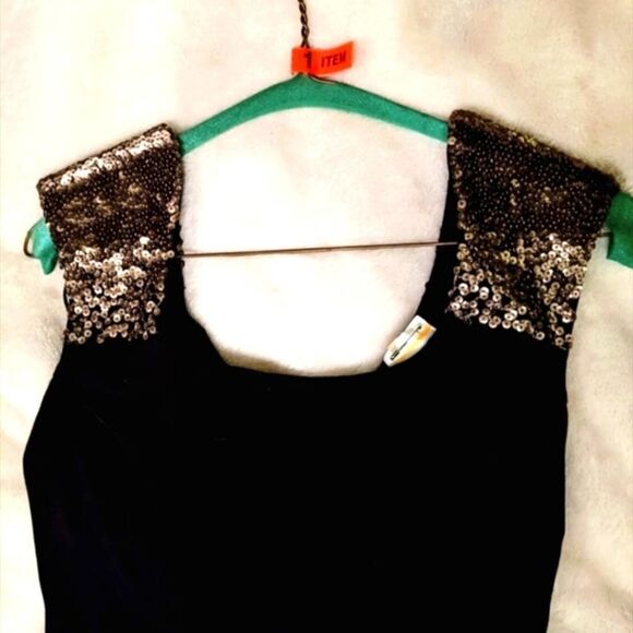 GUESS little black dress with gold sequin shoulders sz XS - Picture 4 of 6